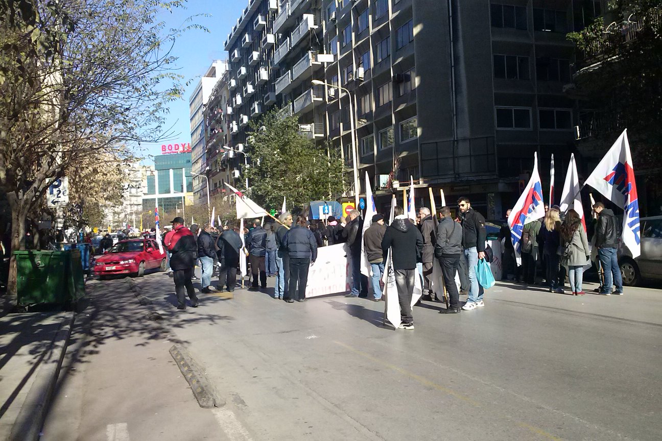 Τώρα: Οικοδόμοι κατέλαβαν τα γραφεία του ΟΑΕΔ