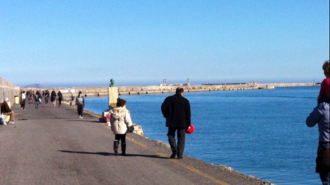 Βόλτες με χριστουγεννιάτικη… λιακάδα