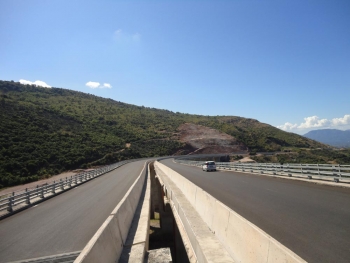 ΒΙΝΤΕΟ: Στην κυκλοφορία ένα “ταλαιπωρημένο έργο”