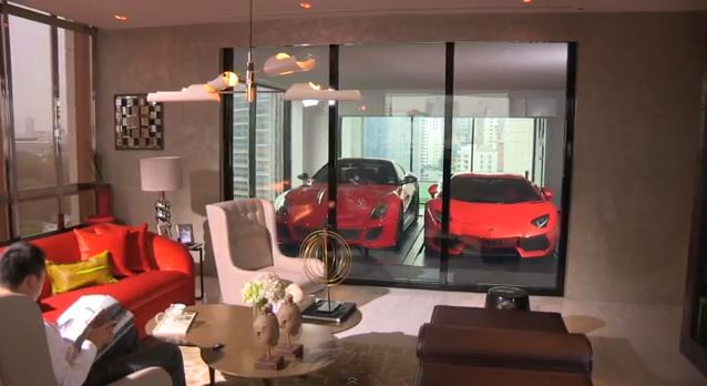 Με το αυτοκίνητο στο… σαλόνι