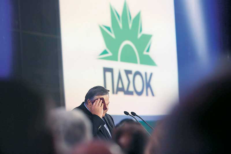 Ζητούν από τους βουλευτές του ΠΑΣΟΚ το δώρο για τους απλήρωτους