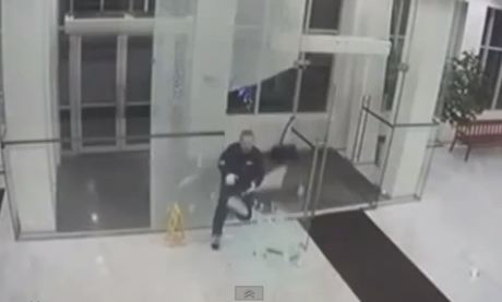 ΒΙΝΤΕΟ- Αυτά δεν γίνονται ούτε στο σινεμά(!)