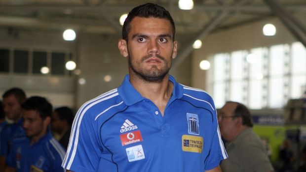 Ο Τζιόλης και οι πανέμορφες συνοδοί του