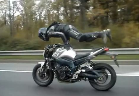 ΒΙΝΤΕΟ-Ζογκλέρ πάνω σε δύο ρόδες