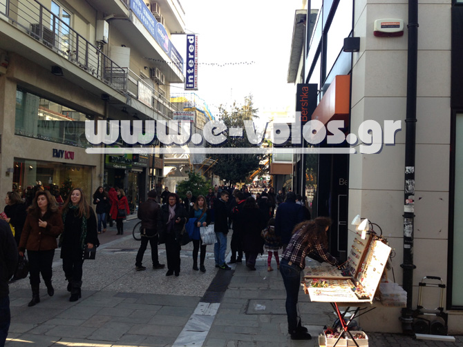 ΦΩΤΟ- Κίνηση στην αγορά του Βόλου