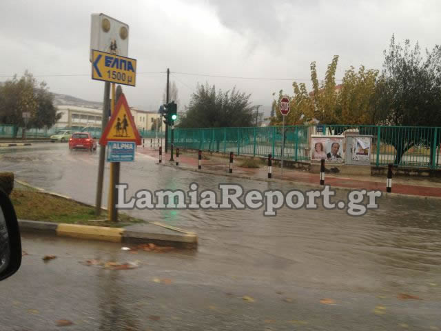 Βίντεο-“Άνοιξαν” οι ουρανοί στη Λαμία