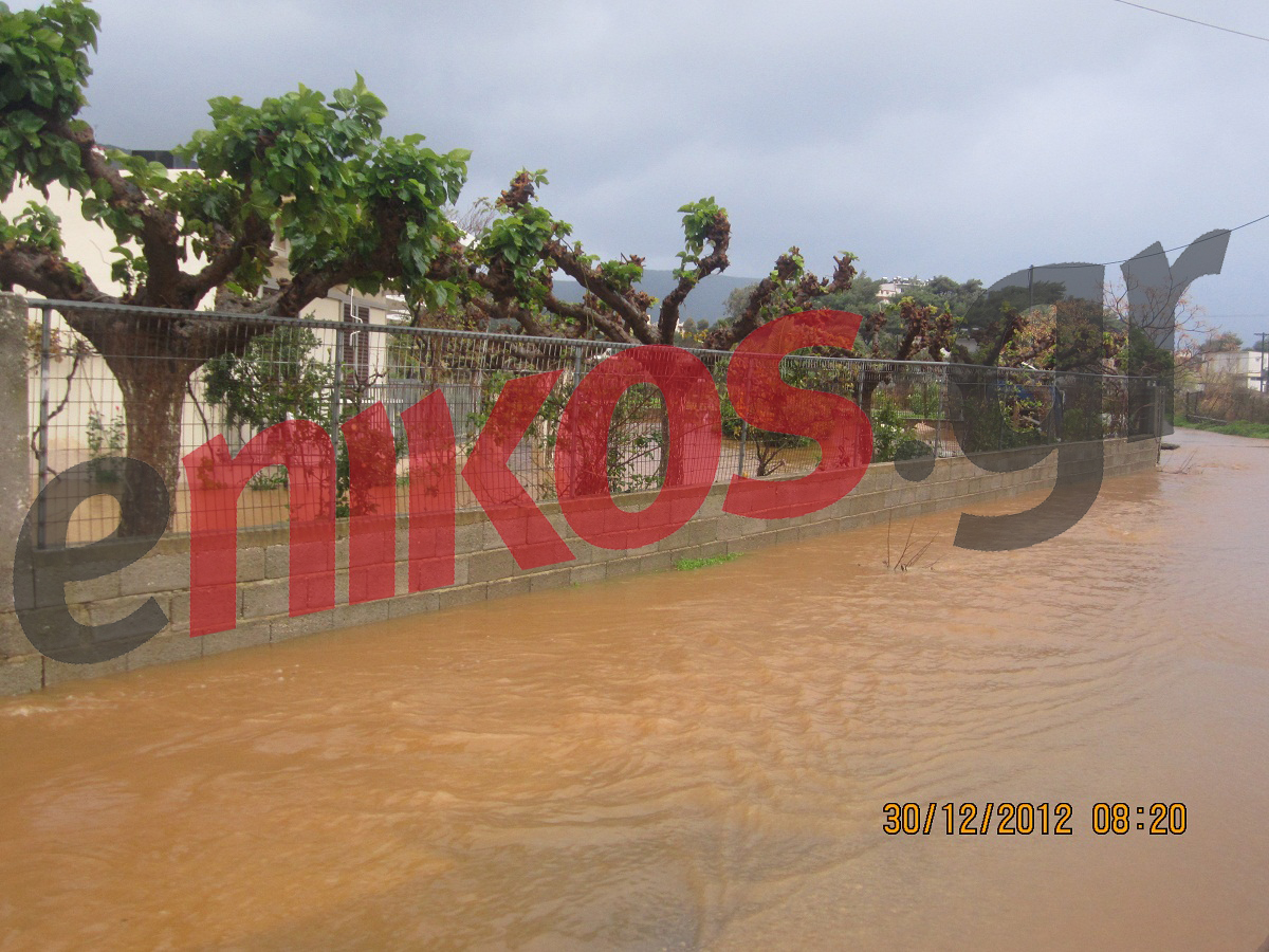 Φωτό-Πλημμύρισαν δρόμοι στην Εύβοια