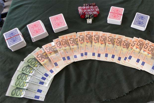 Τώρα-Βρήκαν μίνι καζίνο στο κέντρο