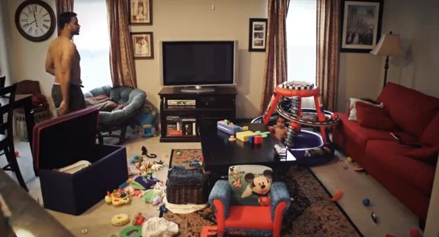 Μπαμπάς και γιος μόνοι στο… σπίτι