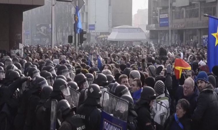 Στα όρια του εμφυλίου τα Σκόπια