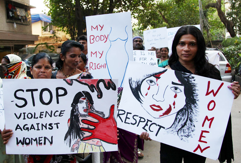 Ινδία-Mαχαίρια στις γυναίκες