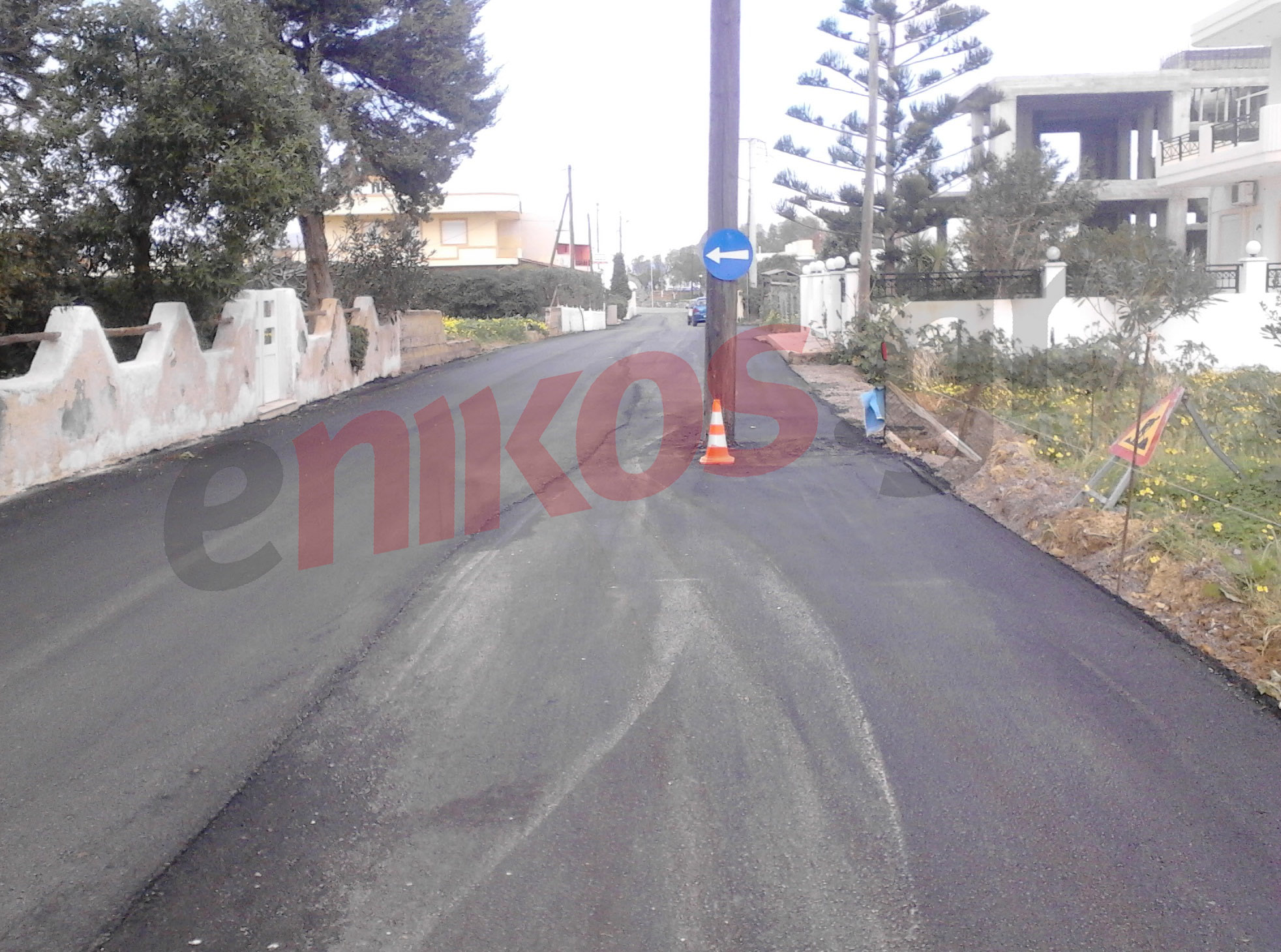 ΦΩΤΟ – Άφησαν την κολώνα στην παλιά της θέση (!)