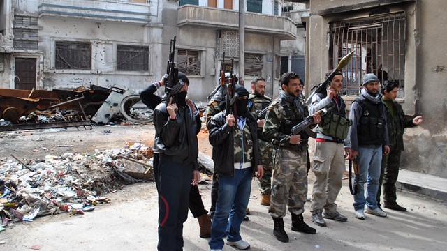 Σύροι αντάρτες απελευθέρωσαν 300 κρατούμενους