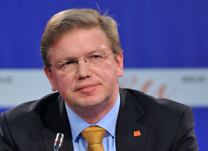 Αιφνιδιαστικά στα Σκόπια ο Φούλε