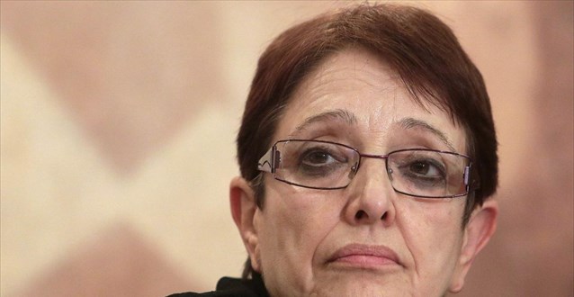 Στα μπλόκα των αγροτών η Αλέκα Παπαρήγα