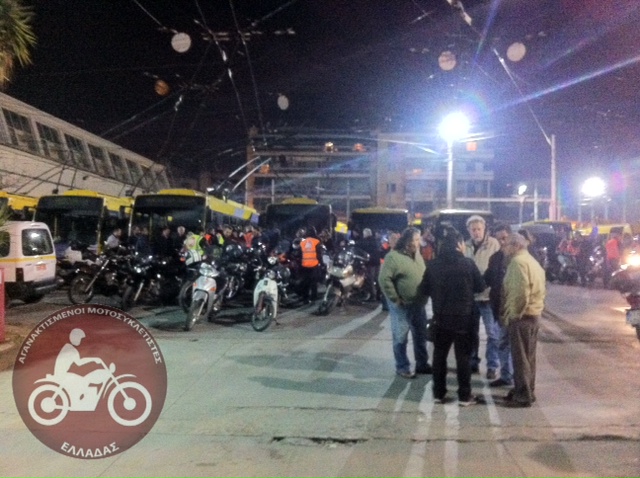 ΦΩΤΟ-Οι Αγανακτισμένοι Μοτοσυκλετιστές στο αμαξοστάσιο του ΗΛΠΑΠ