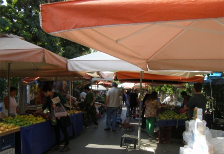 17χρονη έκλεβε πορτοφόλια σε λαϊκές