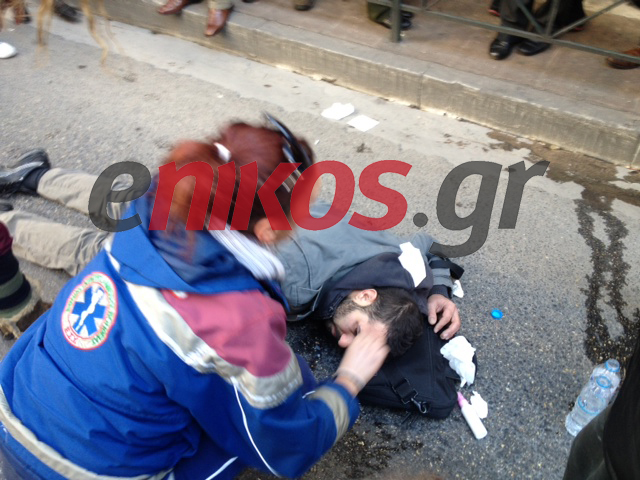 ΤΩΡΑ: Πρώτες βοήθειες στον τραυματία