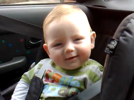 ΒΙΝΤΕΟ-“Παλεύει” με τη νύστα