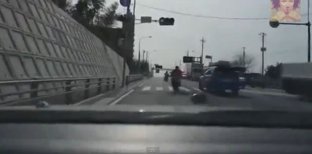 ΒΙΝΤΕΟ-Μπαμπά…ξύπνα, έπεσα