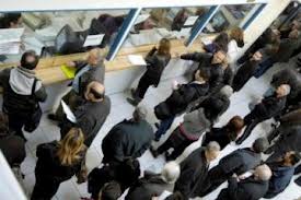 Oυρές στις τράπεζες για τις συντάξεις