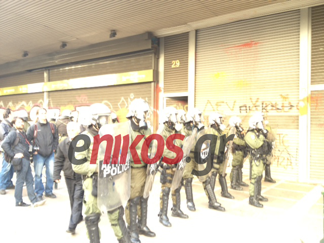 ΤΩΡΑ: Εικόνες έξω από το Εργασίας