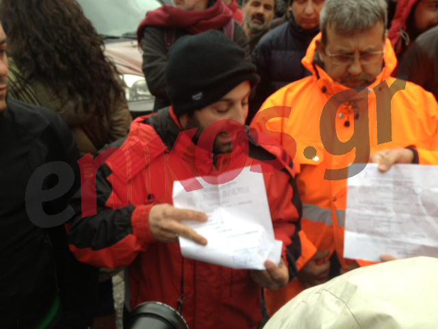 ΦΩΤΟ-Με το φύλλο επιστράτευσης στα χέρια