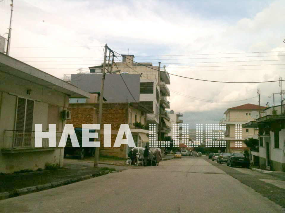 Oικογένεια ψάχνει στα σκουπίδια