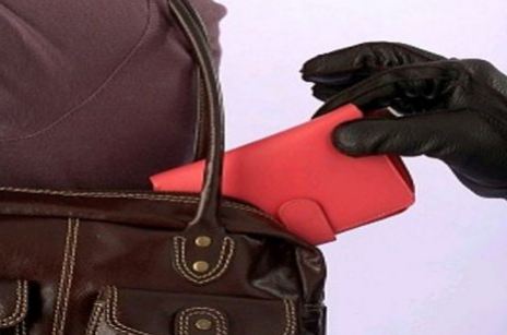 Σπείρα έκλεβε πορτοφόλια σε λαϊκές αγορές