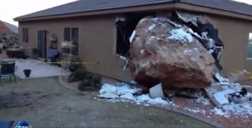 Βίντεο: Τεράστιος βράχος κατέστρεψε σπίτι