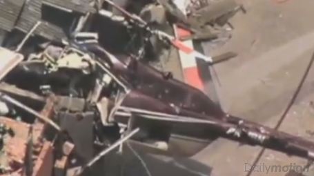 ΒΙΝΤΕΟ-Ελικόπτερο έπεσε σε σπίτια