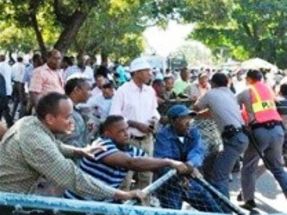 Τραυματίες από πυροβολισμούς στα γραφεία κόμματος