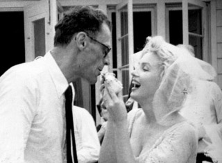 Σαν σήμερα: Μέριλιν και Άρθουρ