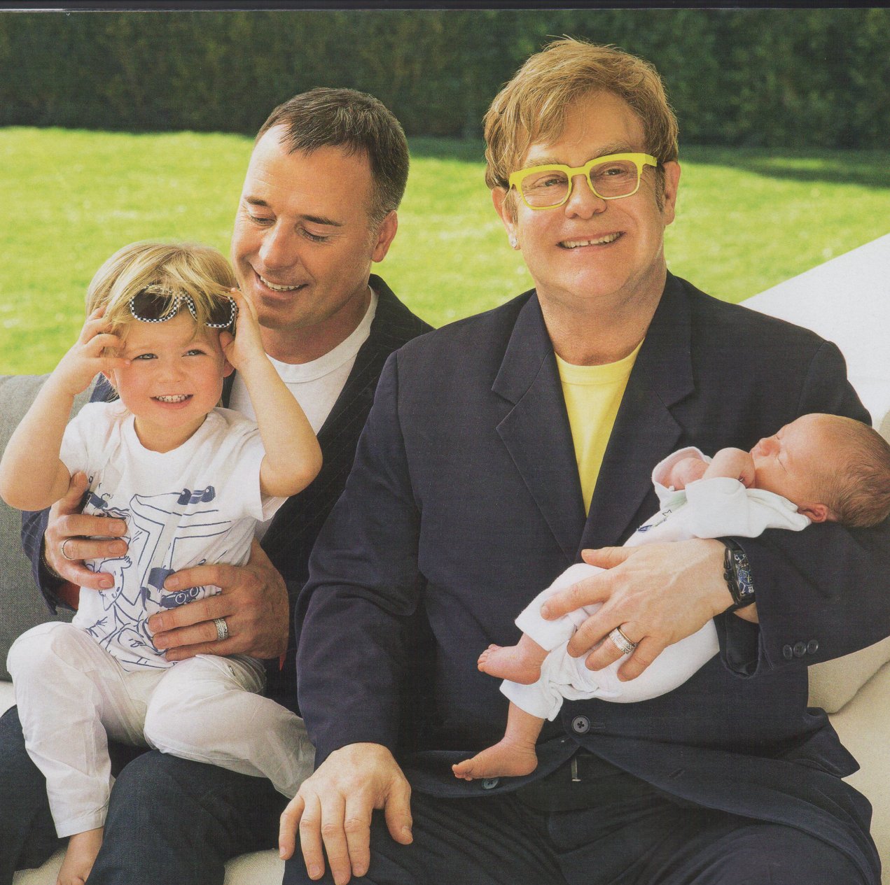 Ο Elton John συστήνει το γιο του