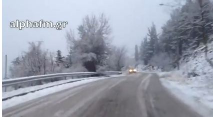 Έντονη χιονόπτωση στην Καστοριά