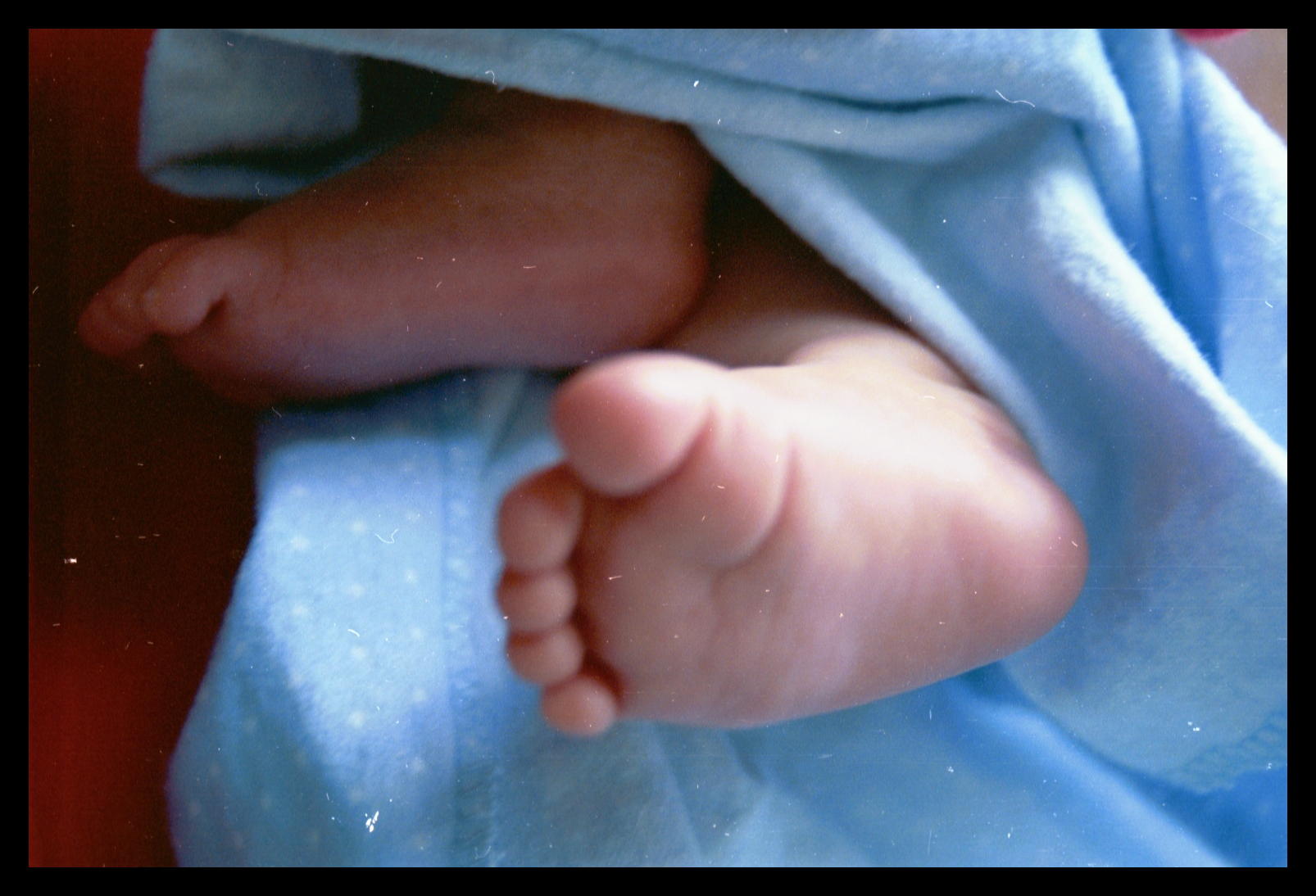 Μάνα εγκατέλειψε δύο βρέφη