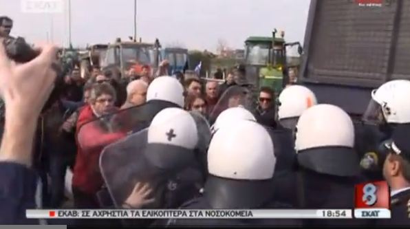 ΒΙΝΤΕΟ-Τα μπλόκα των αγροτών