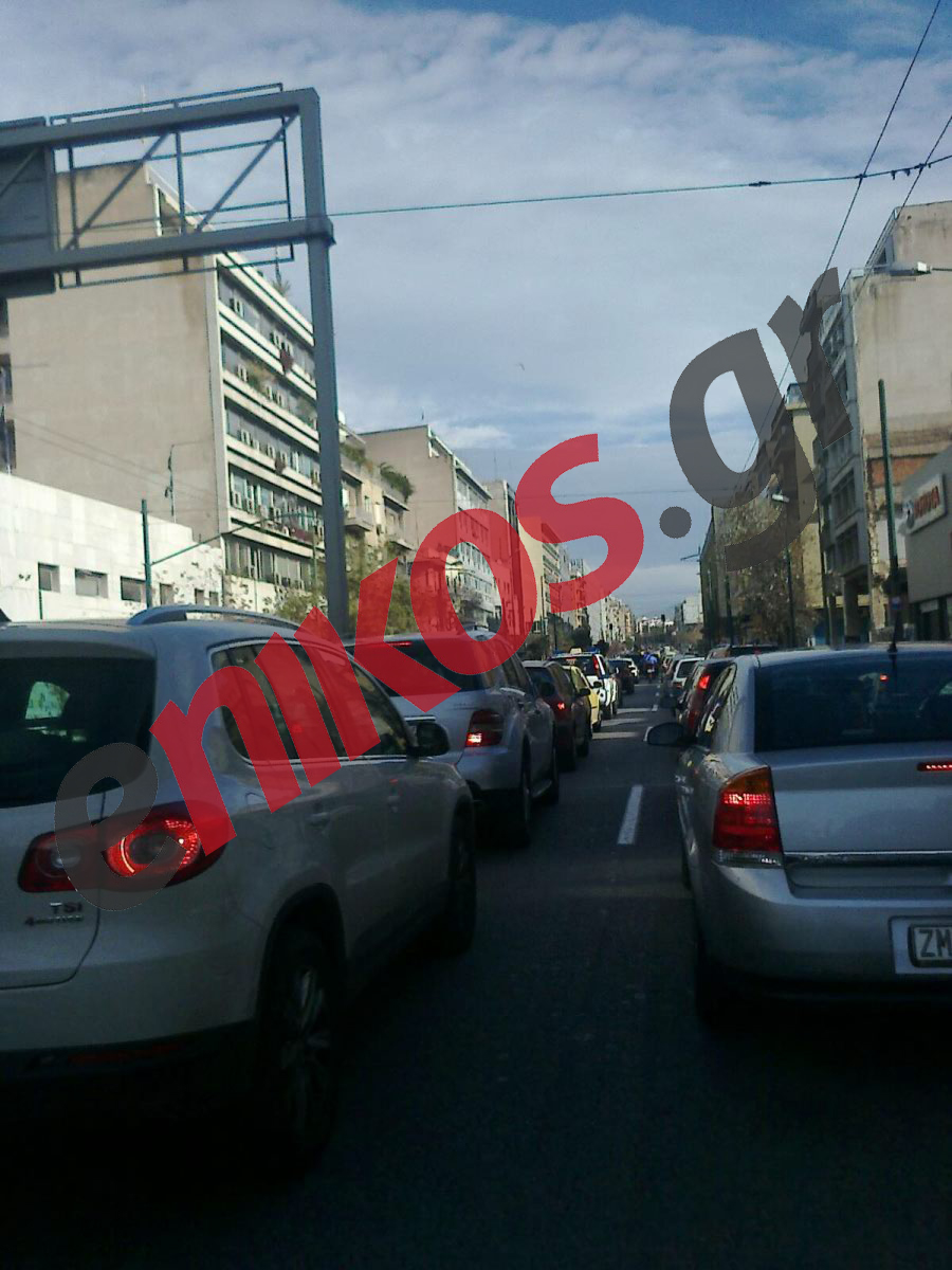 ΦΩΤΟ- Χάος στη Συγγρού