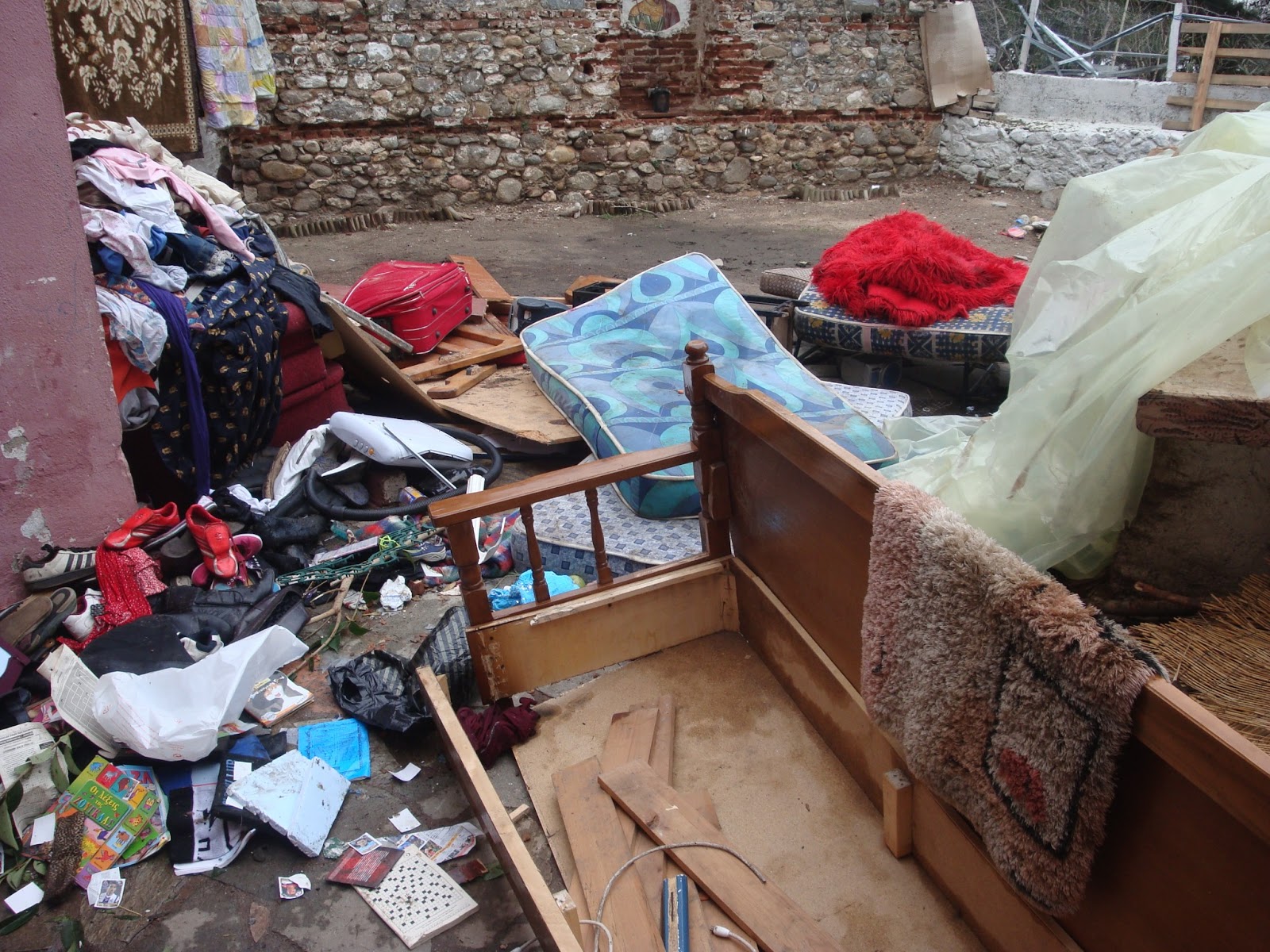 Η καταιγίδα κατέστρεψε το σπίτι τους