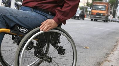 Διαμαρτυρία ΑΜΕΑ στα Προπύλαια