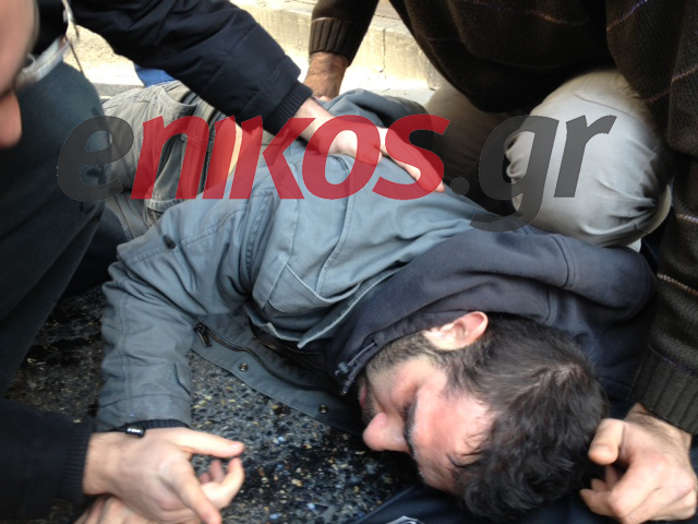 ΤΩΡΑ: Τραυματίας έξω από το Εργασίας