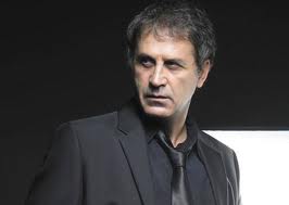 Ο Νταλάρας τραγουδά Καβάφη στη Γερμανία