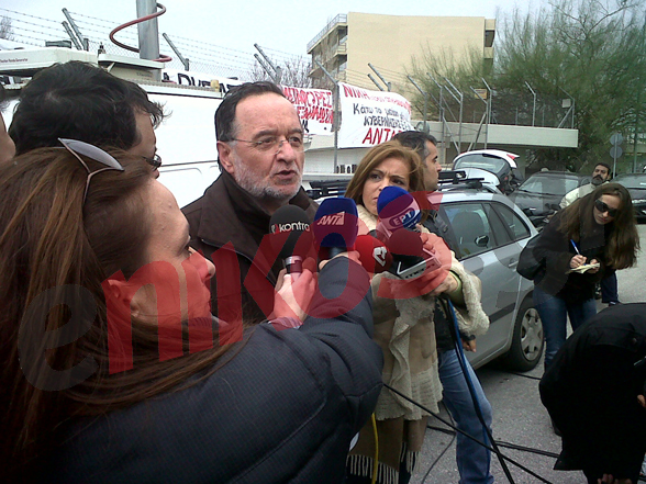 Ο Λαφαζάνης μίλησε για “στρατιωτικό νόμο”