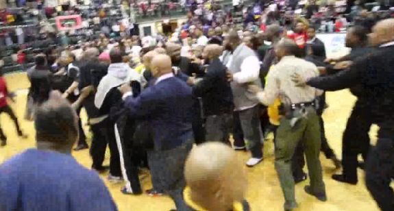 ΒΙΝΤΕΟ-Ξύλο μέχρι…τελικής πτώσης