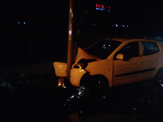 Αυτοκίνητο χτύπησε σε φανάρι