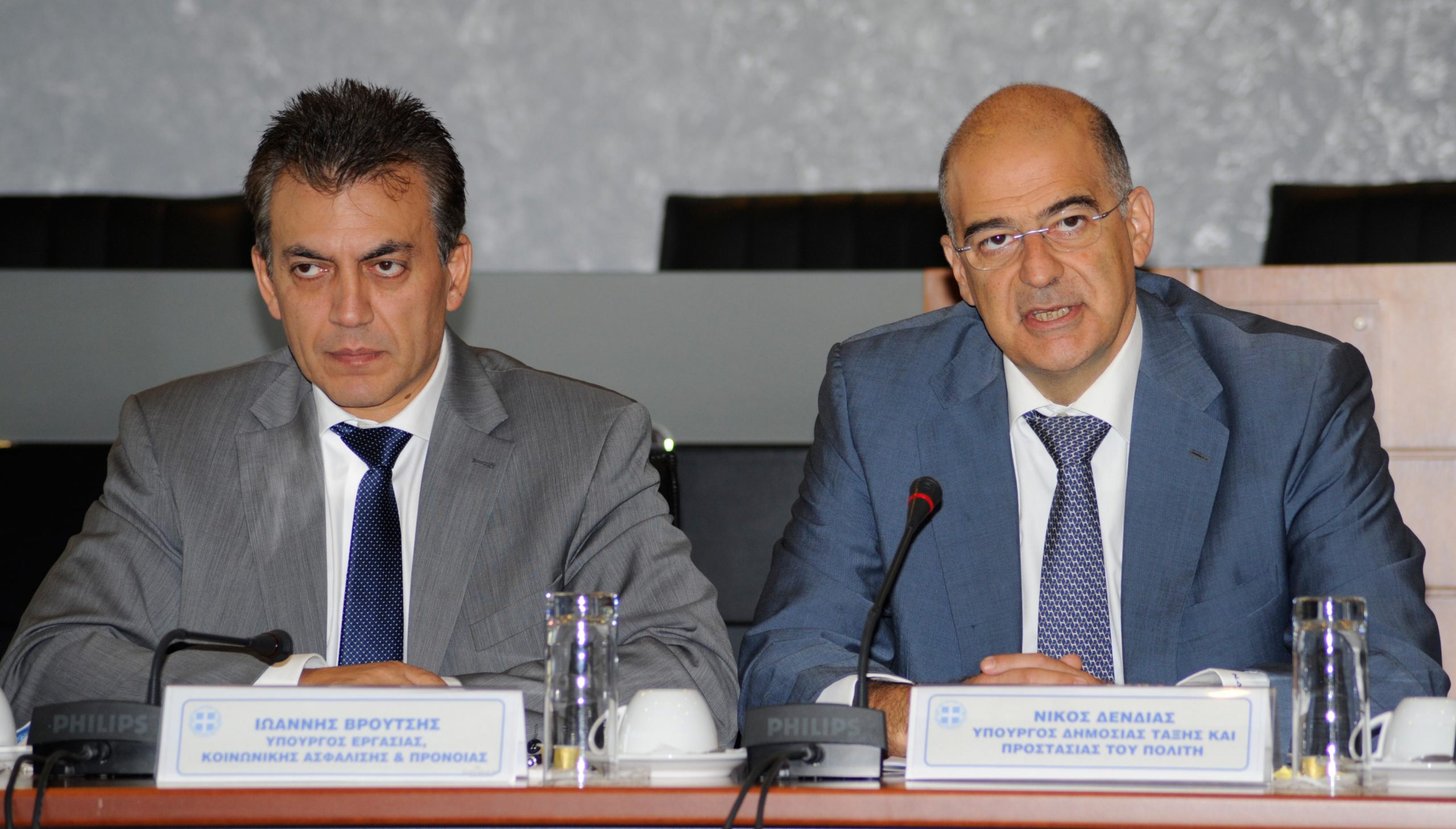 Βρούτσης προς Δένδια: Νίκο σώσε με