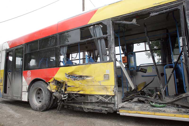 Λεωφορείο συγκρούστηκε με ΙΧ-4 τραυματίες