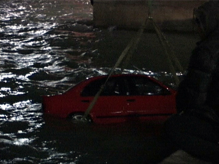 Τώρα- Αυτοκίνητο έπεσε στη θάλασσα