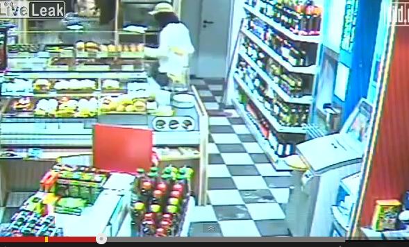 ΒΙΝΤΕΟ-Ληστής βάζει τα κλάματα