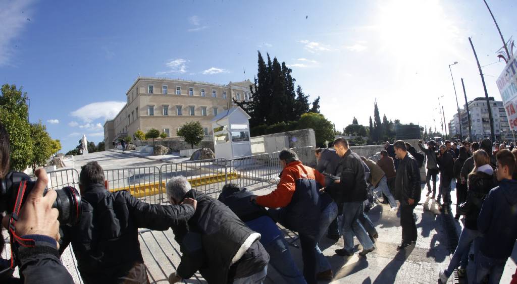 ΤΩΡΑ-Σε εξέλιξη πορεία των εργαζομένων στην Ελληνική Αεροπορική Βιομηχανία